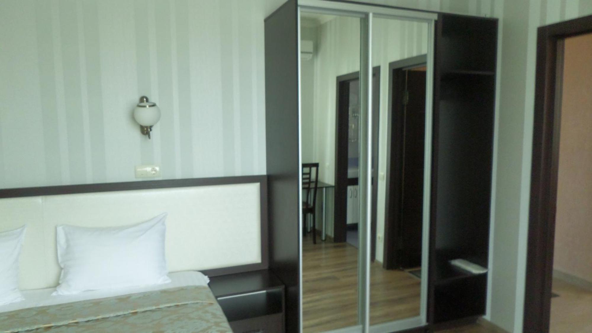 Royal Hotel Харьков Номер фото